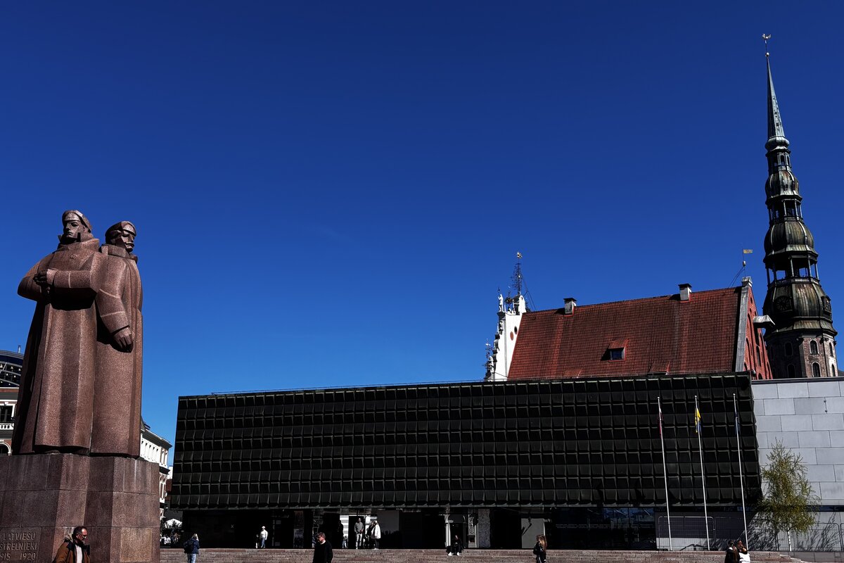 Latvian Riflemen Monument and the Museum of the Occupation of Latvia on Latviešu strēlnieku laukums, Riga, Latvia.