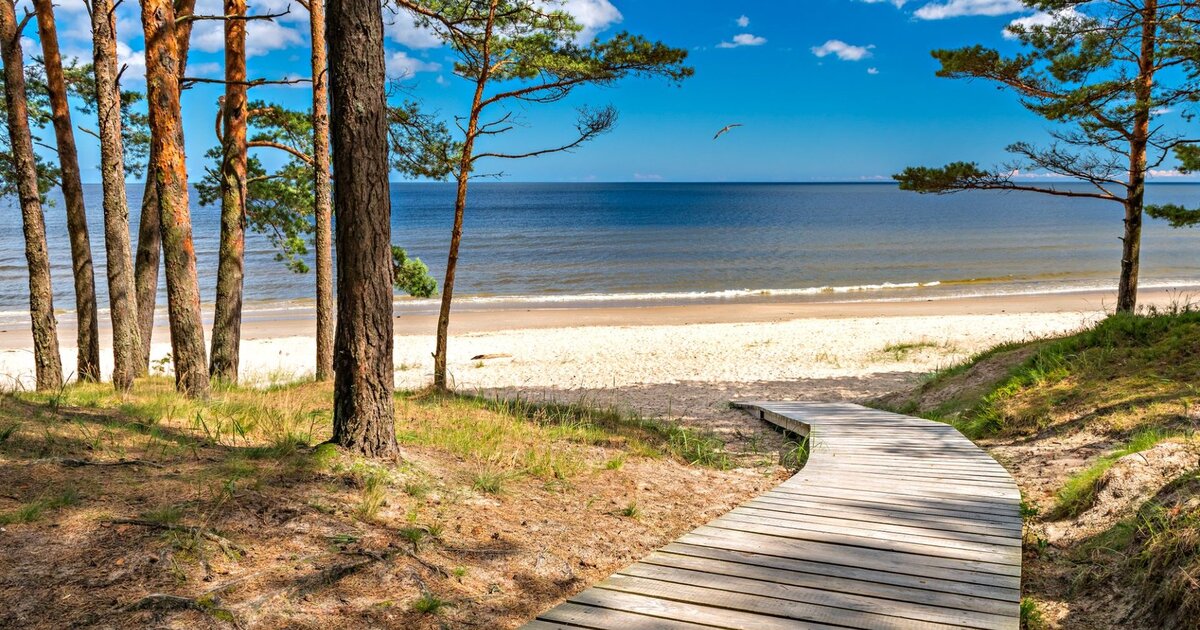 Jūrmala — männimets kohtub Läänemere valge kvartsliivarannaga, 25 km Riiast.